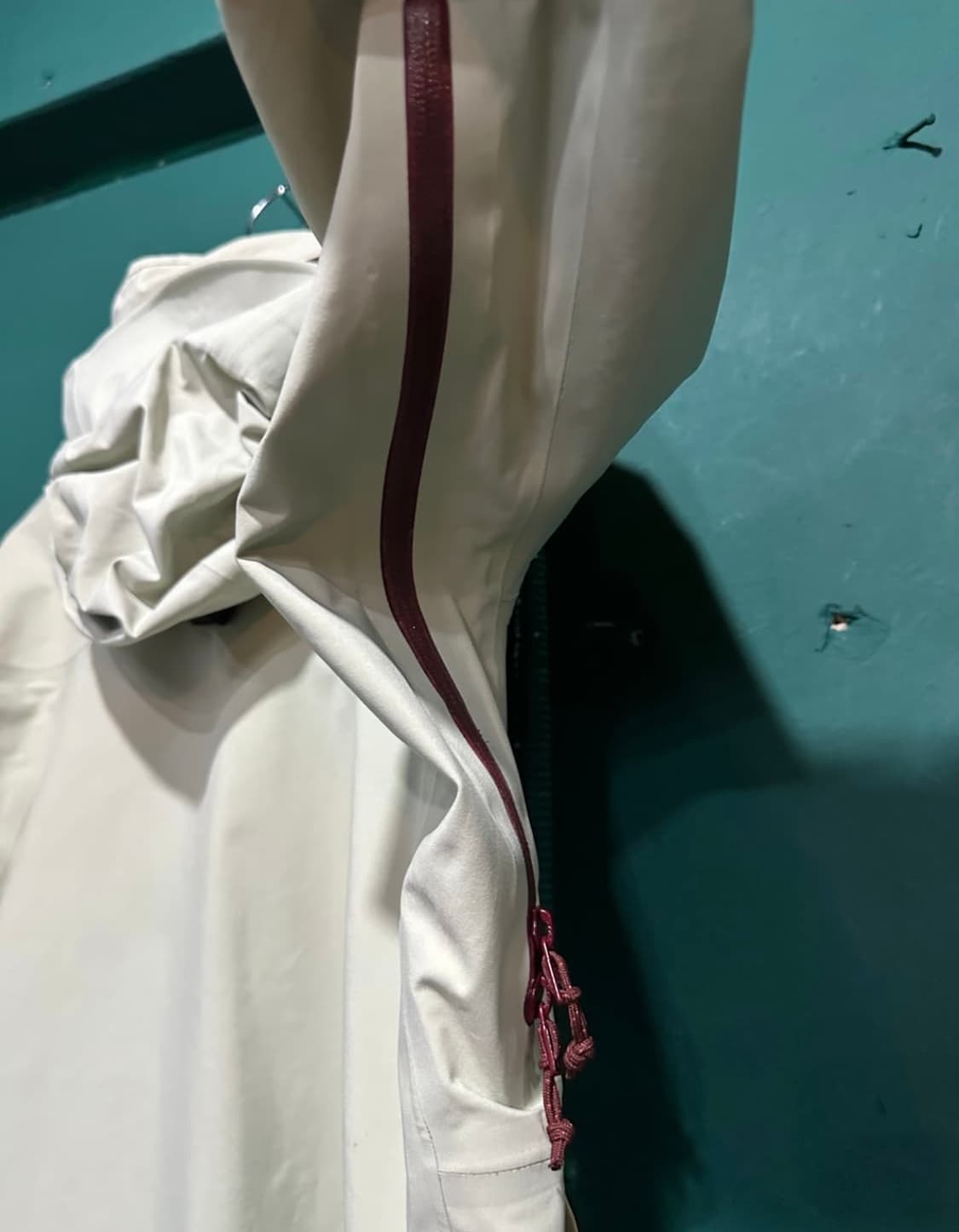 아크테릭스 고어택스 바람막이 아이보리 상품이미지3