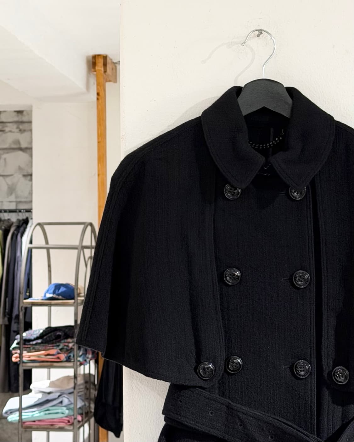 버버리 블랙 투버튼 반팔 벨티드 코트 상품이미지2