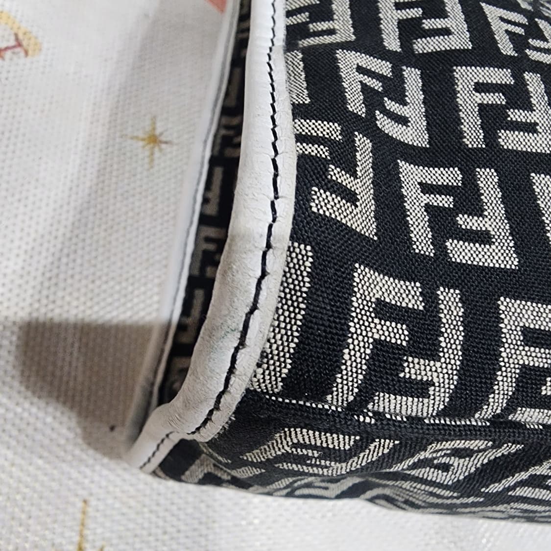 펜디 주카 캔버스 토트백 상품이미지10