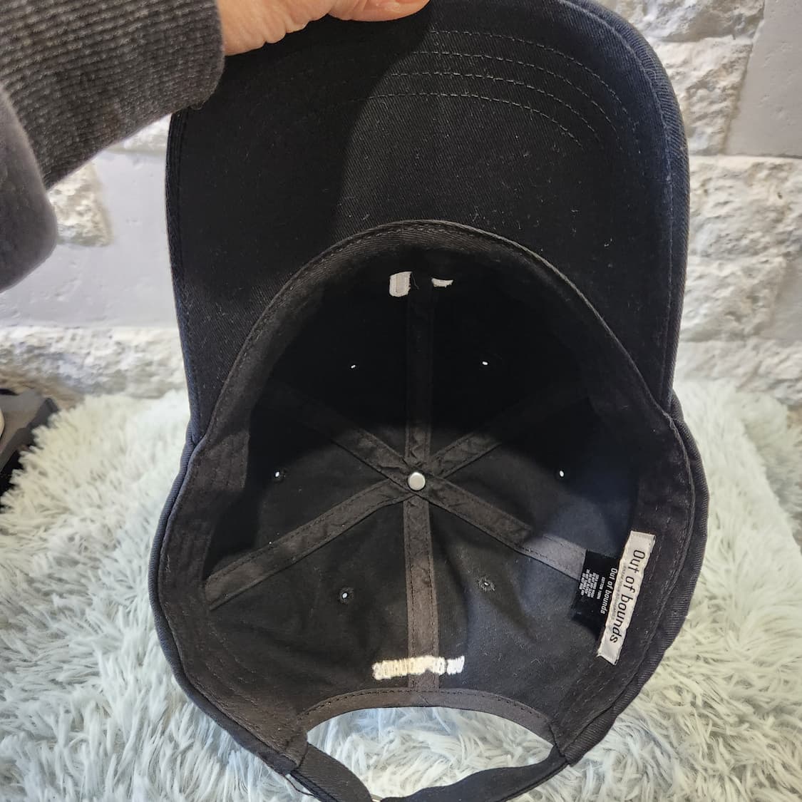 OUT OF BOUNDS 미니멀 자수 블랙 볼캡 상품이미지4