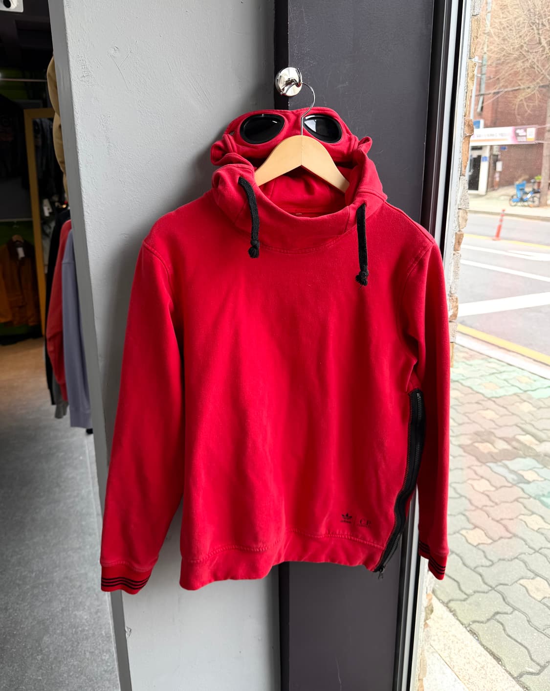 CP컴퍼니X아디다스 고글 렌즈 후드티 상품이미지4