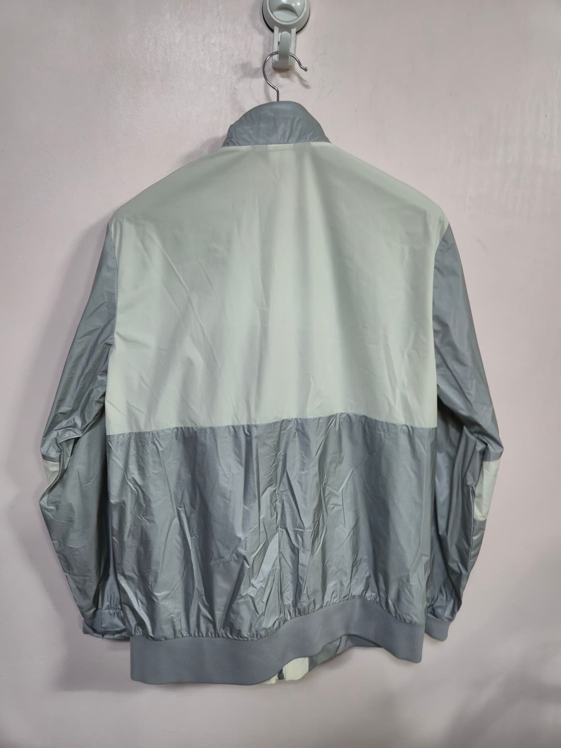 먼시웨어 남성 바람막이 점퍼 실버 상품이미지3