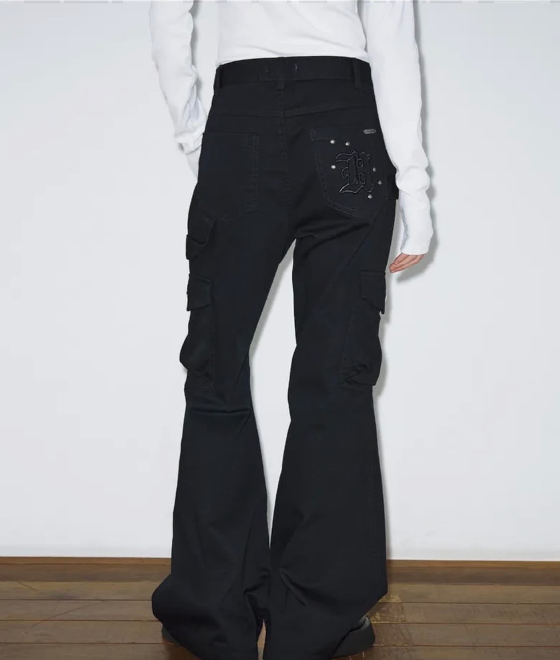 헬레네파리스 피그먼트 스터드 부츠컷 팬츠 [블랙] 상품이미지1