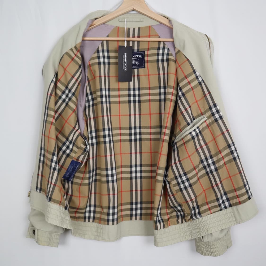 버버리 크래스트로고 해링턴 자켓   상품이미지4