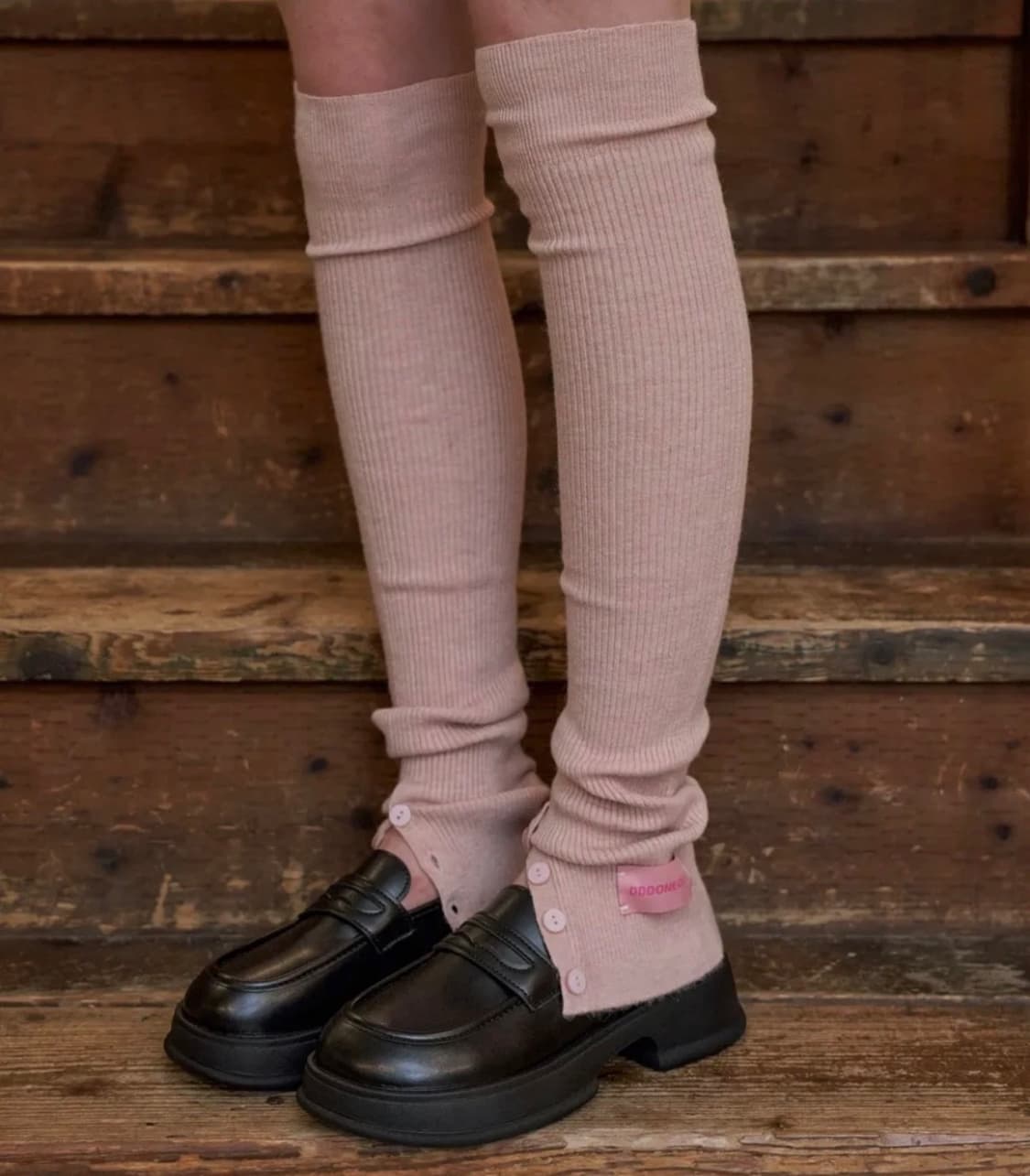 오드원아웃 핑크 레그워머 BUTTON SLIT KNIT LEG WARME 상품이미지1