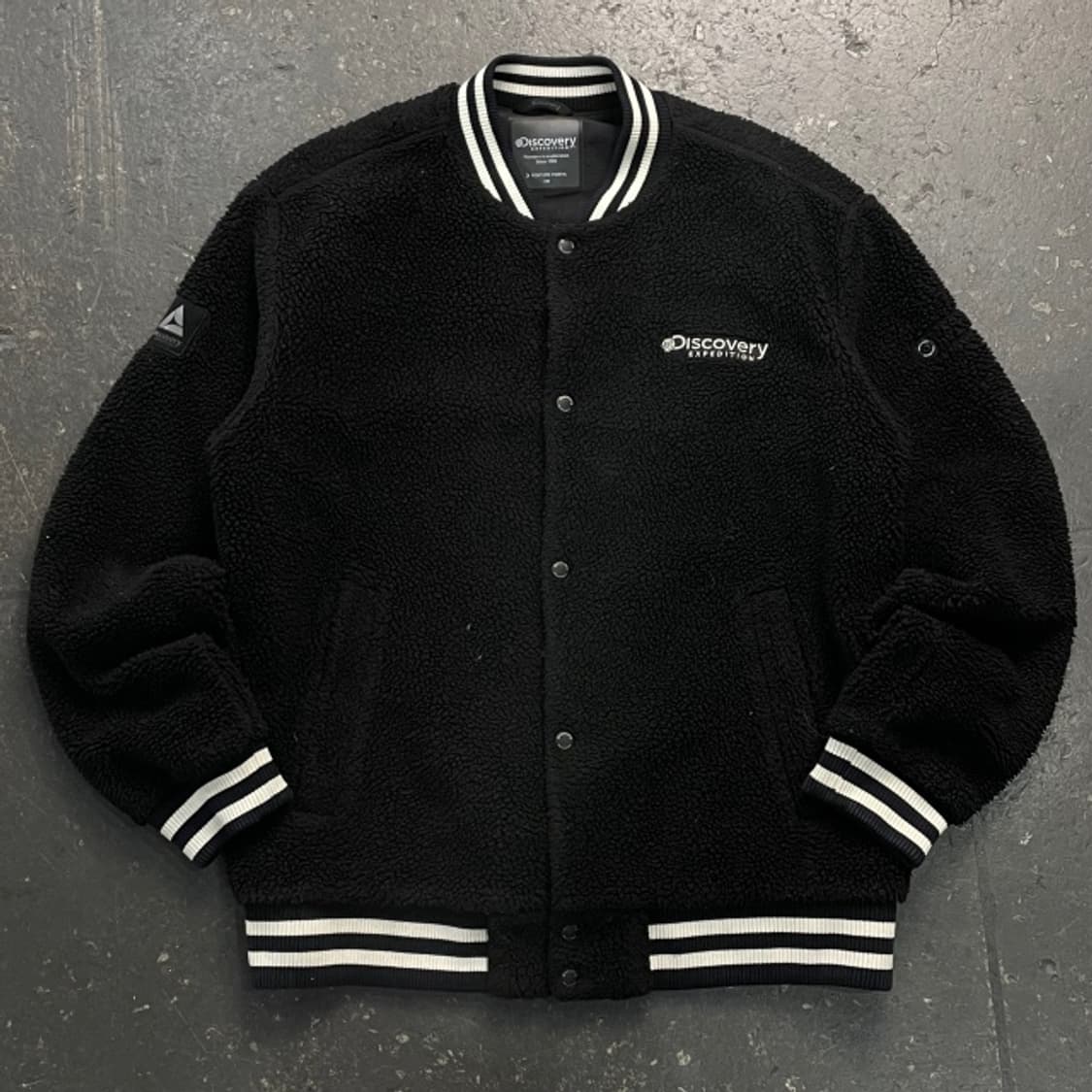 100 디스커버리 뽀글이 바시티 자켓  상품이미지1