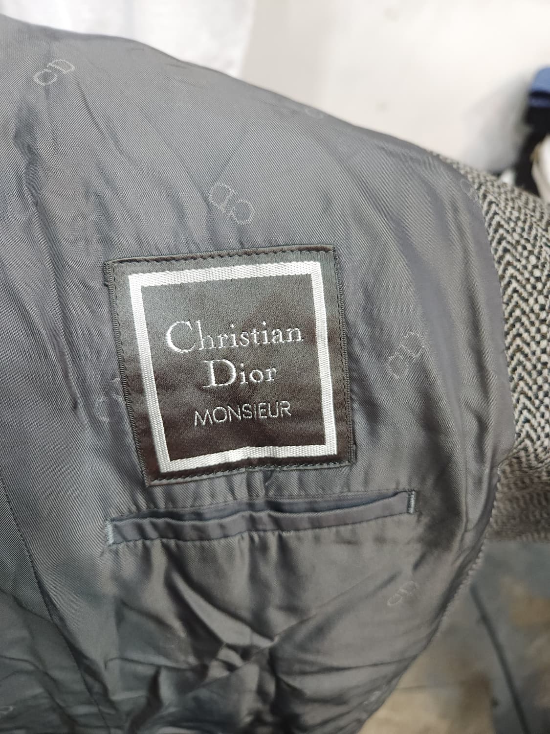 크리스찬디올 몬슈어 울 헤링본 블레이저 일본판

 상품이미지2