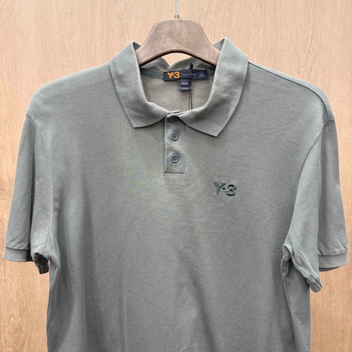 요지 야마모토 아디다스 콜라보 피케 티셔츠 로고 자수 디테일 카키 상품이미지4