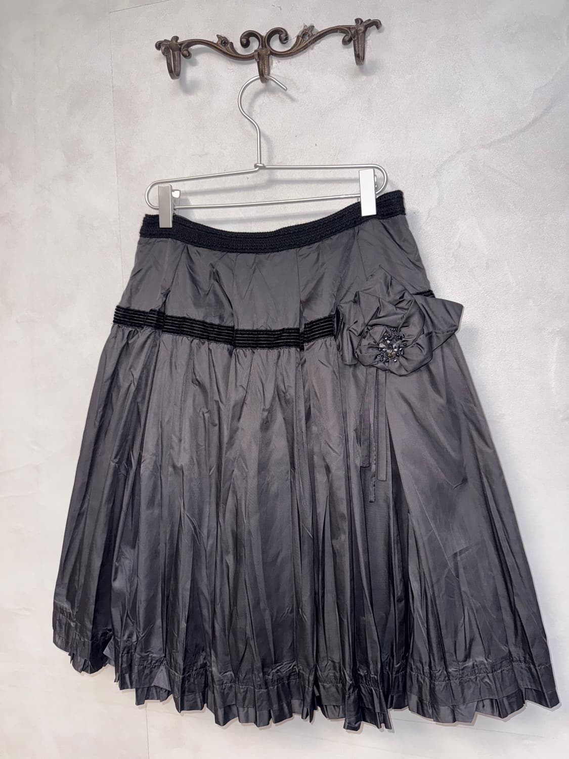Black flower corsage balloon pleats sk 상품이미지2