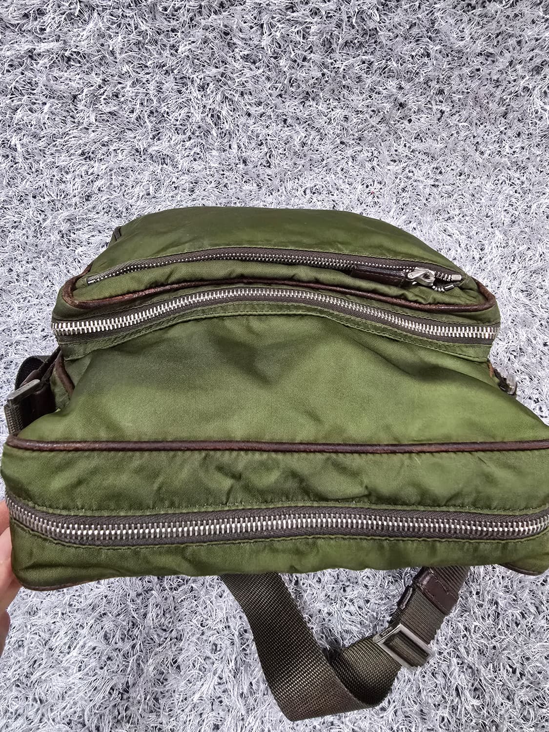 프라다 라일론 크로스백

 상품이미지4