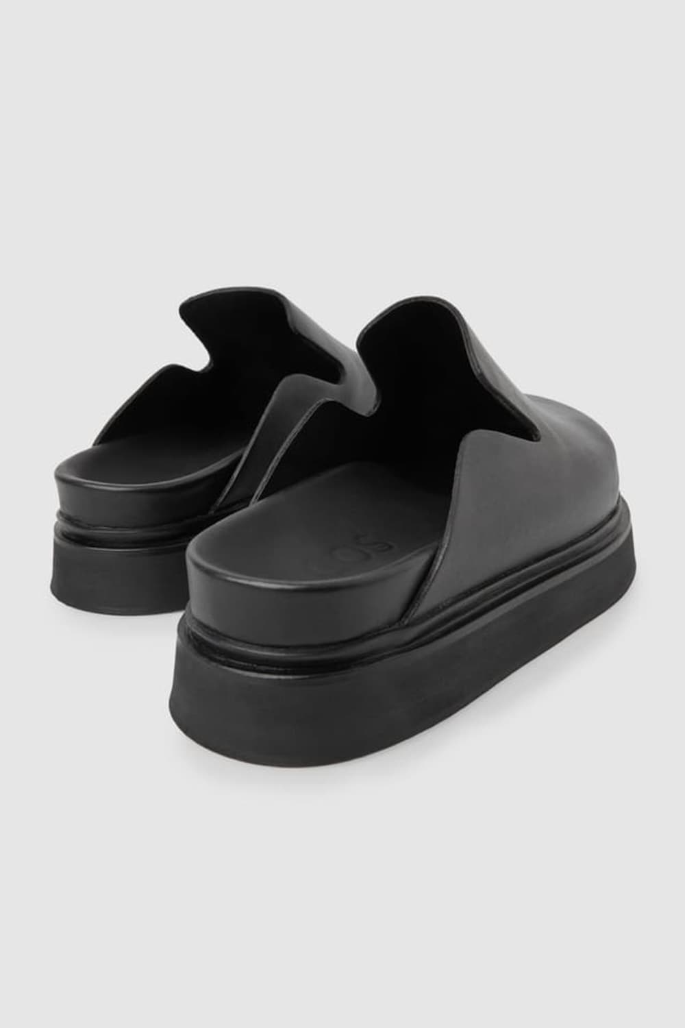 코스 컷아웃 레더 뮬 블랙 상품이미지5