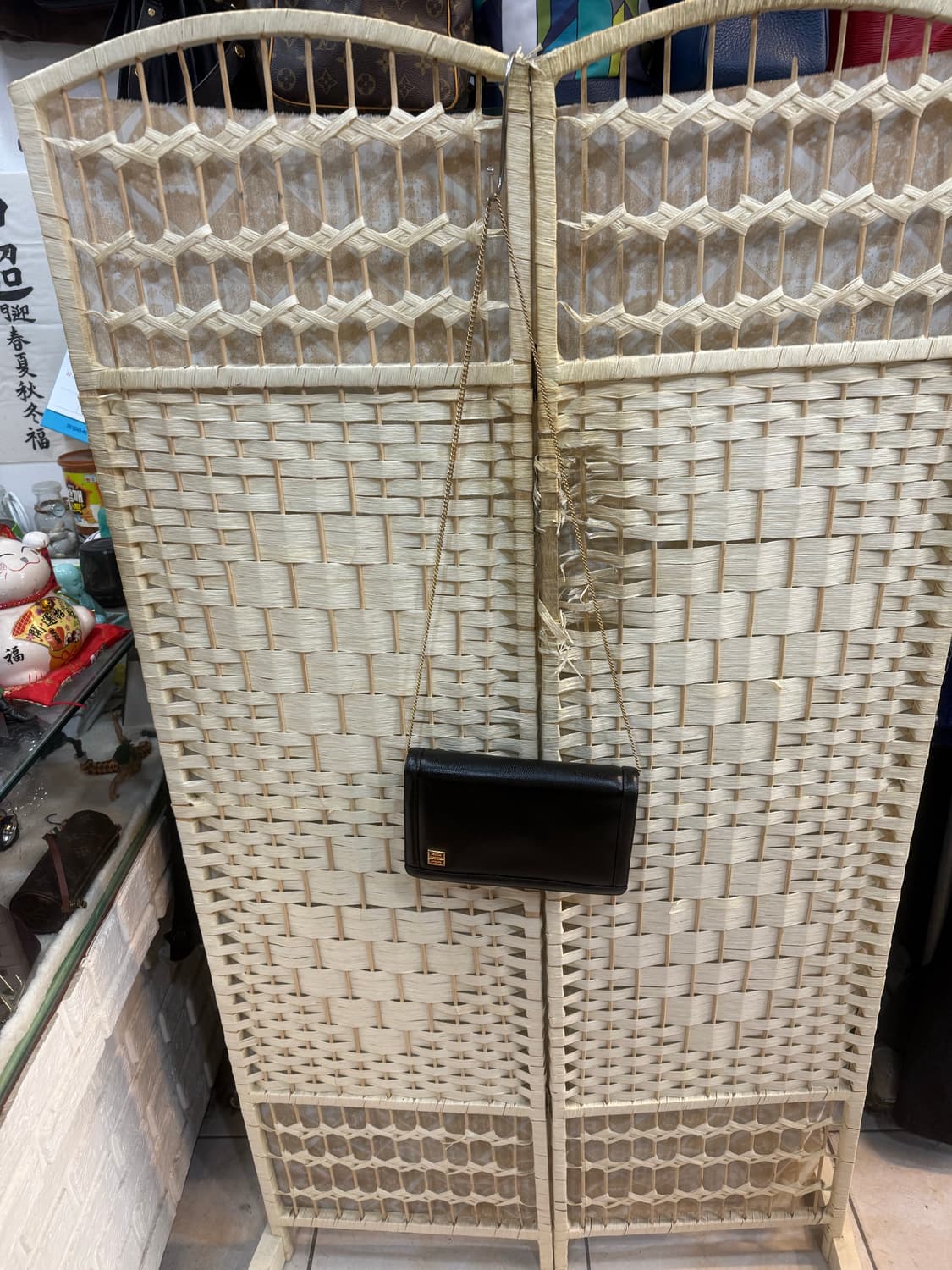 정품 지방시 빈티지 레더 체인 크로스백 팝니다 상품이미지1