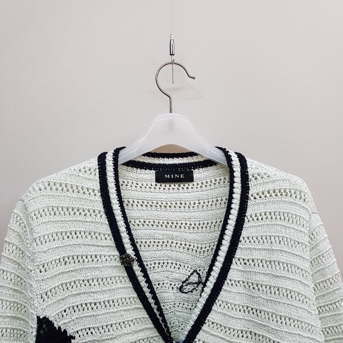 한섬 마인 2022 아트워크 브이넥 가디건 F사이즈 상품이미지2