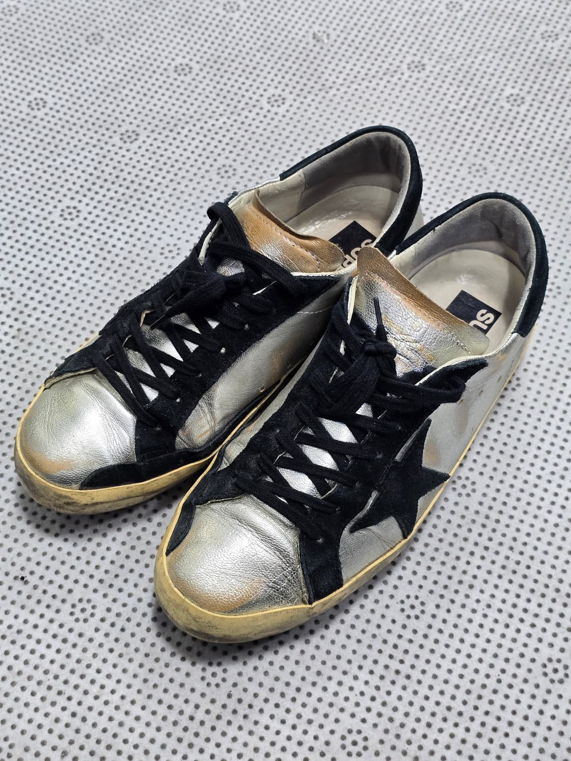 골든구스 슈퍼스타 실버블랙 스니커즈 42사이즈 상품이미지2