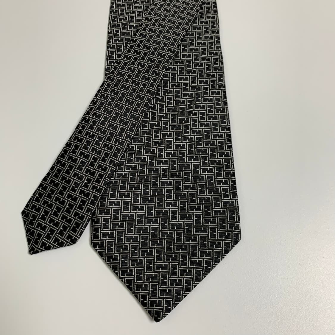 펜디(FENDI) 신형 FF모노그램 명품넥타이 블랙컬러 A+등급 최상급 상품이미지4