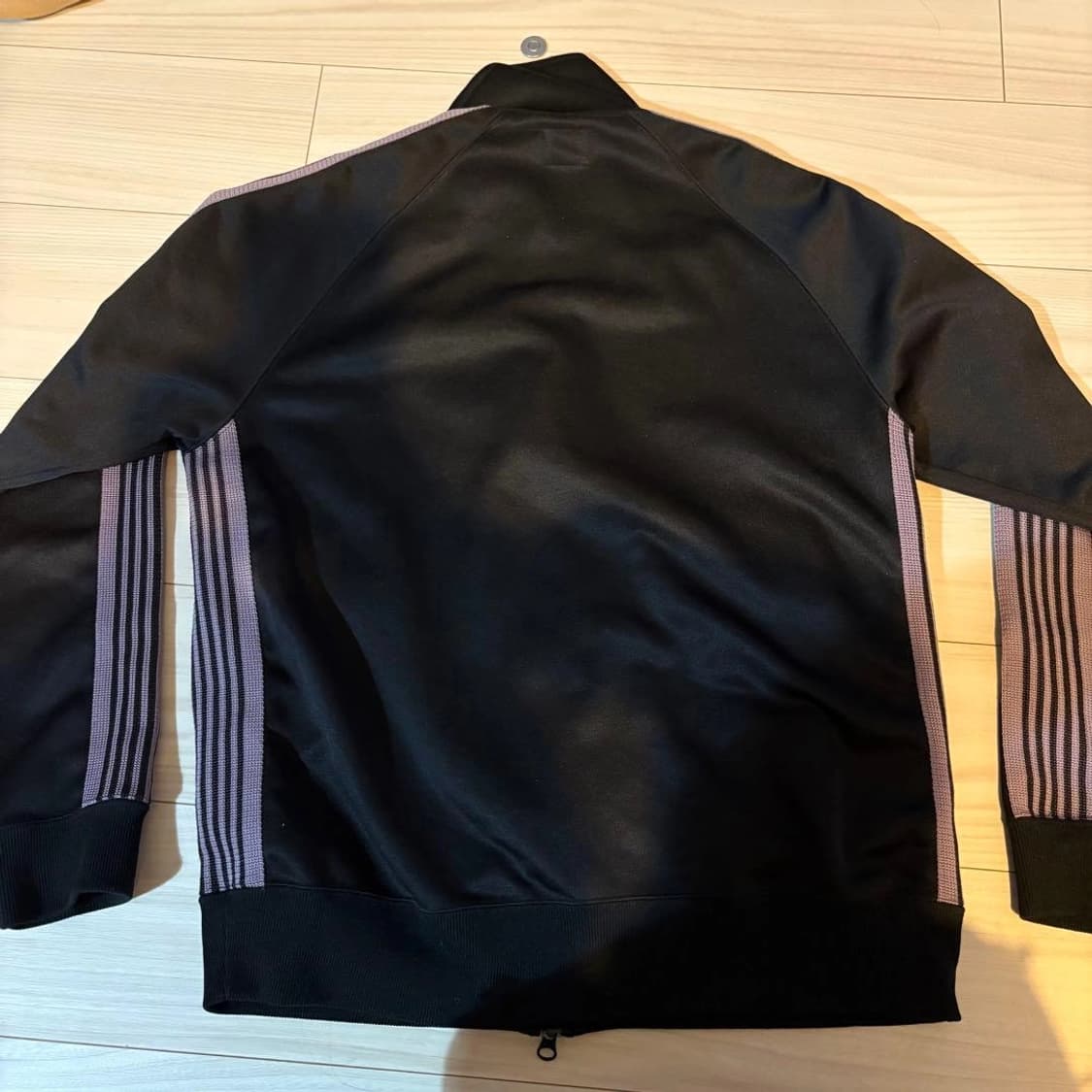  니들스 트랙 재킷 블랙 x 퍼플 상품이미지2