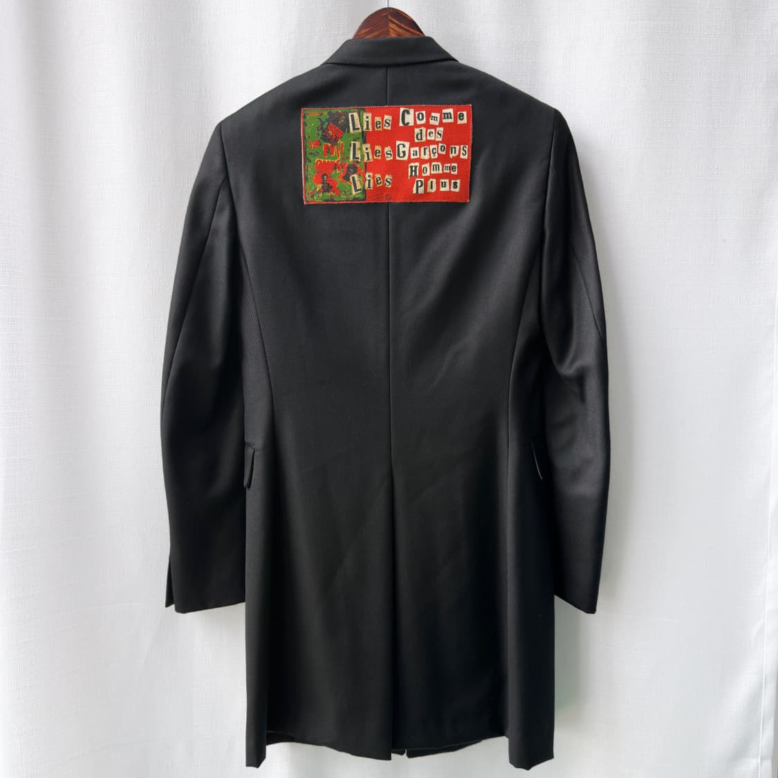 꼼데가르송 옴므 플러스 아카이브 08AW Lies 패치 롱 자켓 SS 상품이미지1