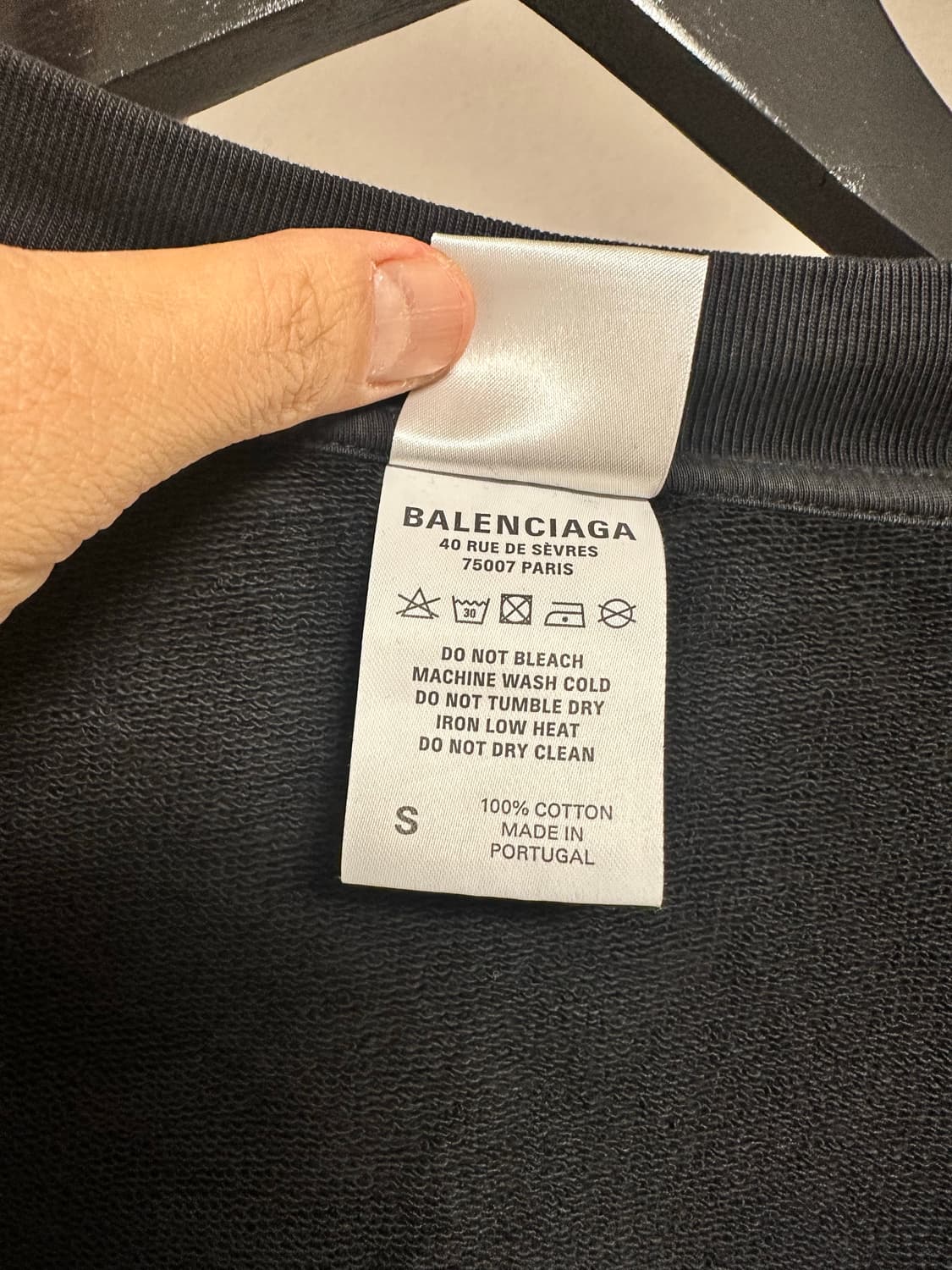 정품 발렌시아가 인사이드아웃 디스트로이드 스웻셔츠 판매합니다 상품이미지8