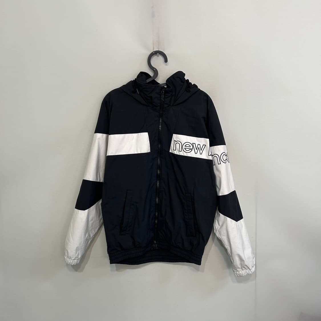 뉴발란스 여성 나일론 바람막이 90  상품이미지1