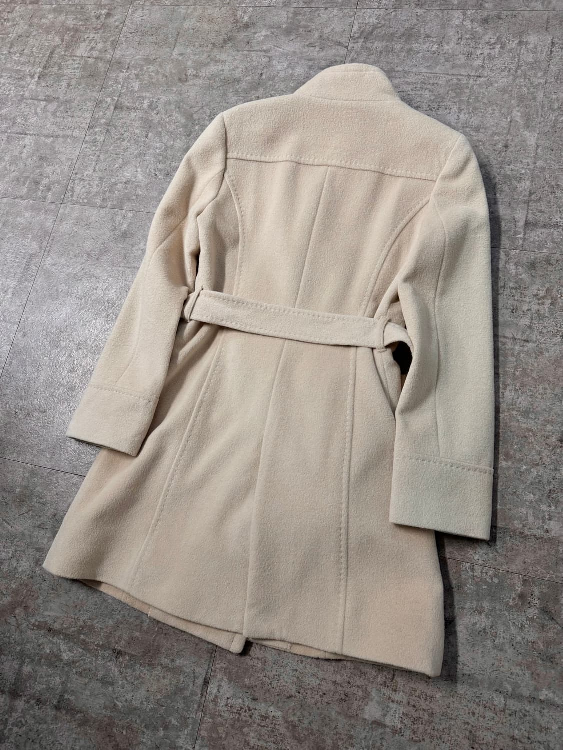 하이 넥 버튼 벨티드 코트  상품이미지8