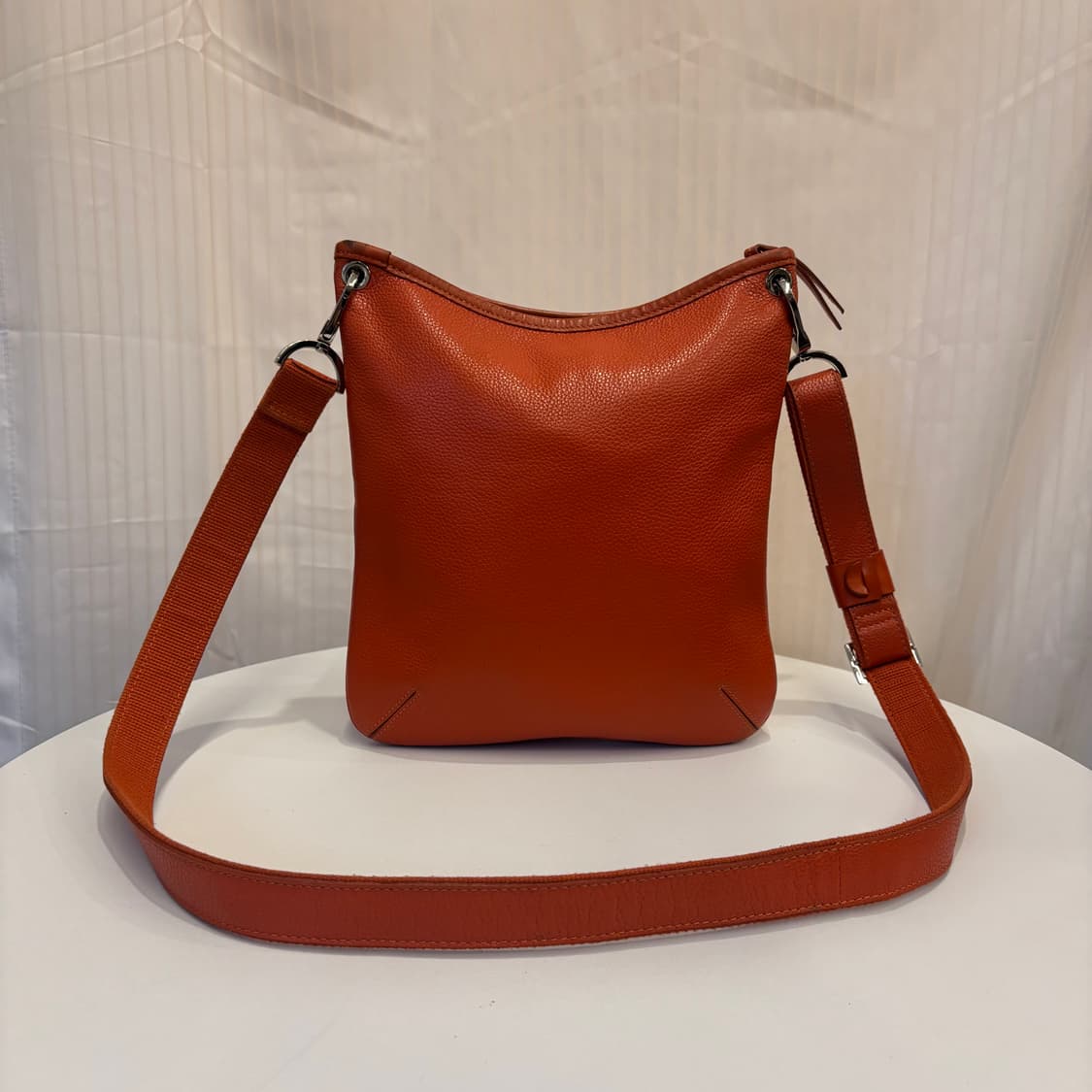 정품 롱샴 가죽 크로스백     상품이미지4