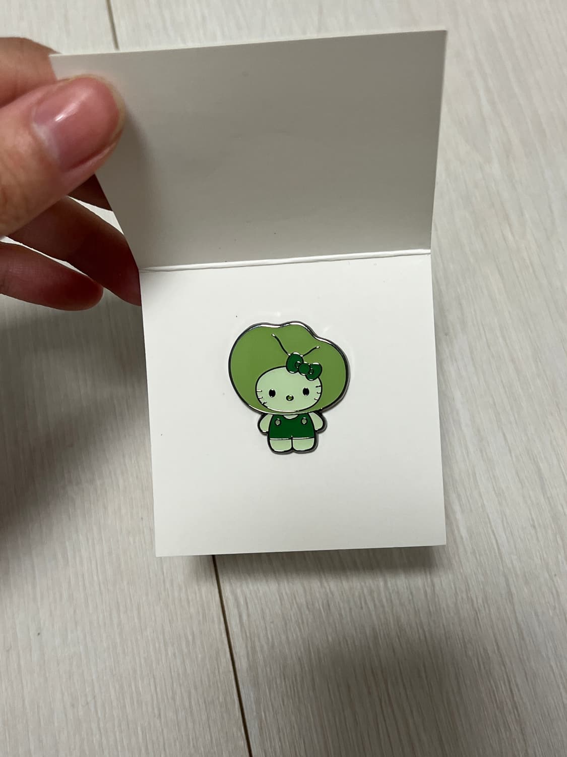 오사카 엑스포 헬로키티 한정판 뱃지 상품이미지1