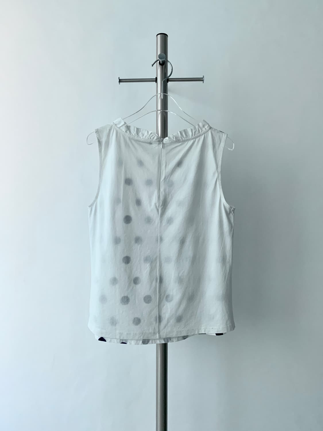 WEEKEND Dotted Frill Sleeveless Blouse 상품이미지3