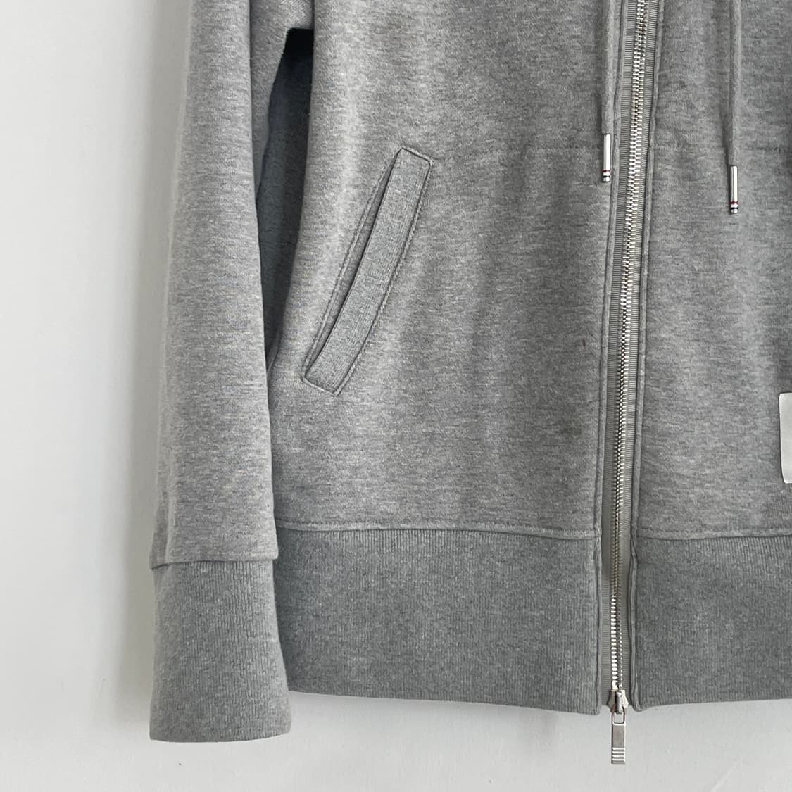 톰브라운 그레이 사선 후드 집업 상품이미지4