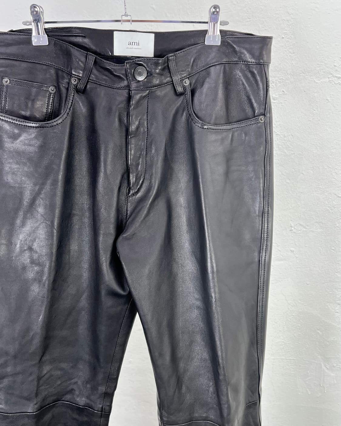 아미 블랙 글로시 스트레이트 램스킨 레그 팬츠 상품이미지3