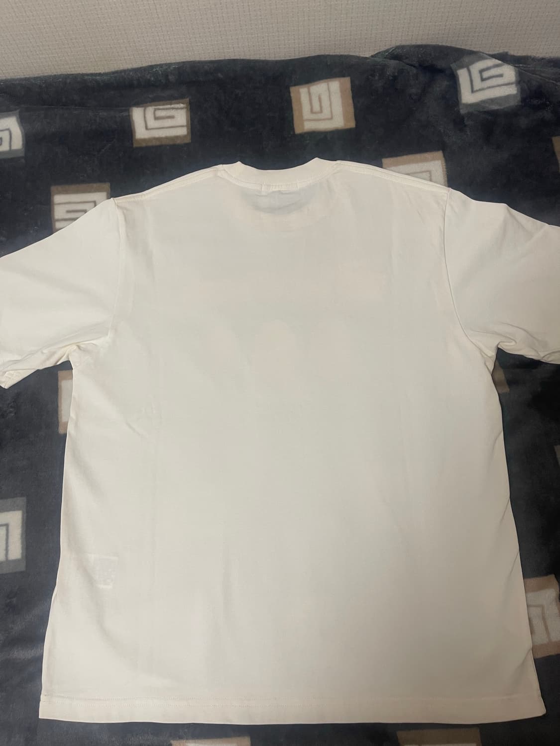 베이프 릴렉스핏 반팔 s사이즈 아이보리 판매합니다 상품이미지2