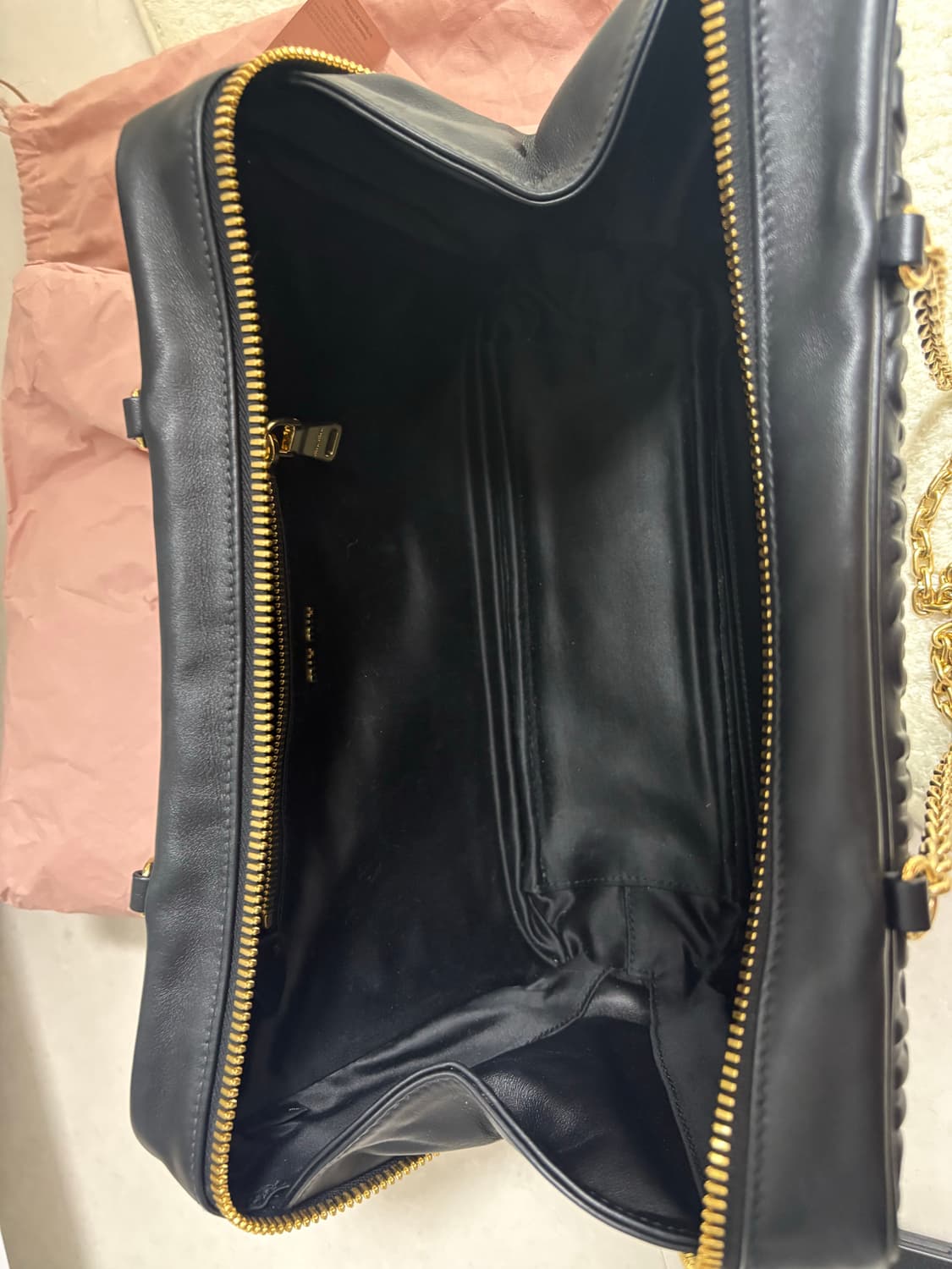 미우미우 miumiu 로고 엠보싱 체인백 라지사이즈 상품이미지3