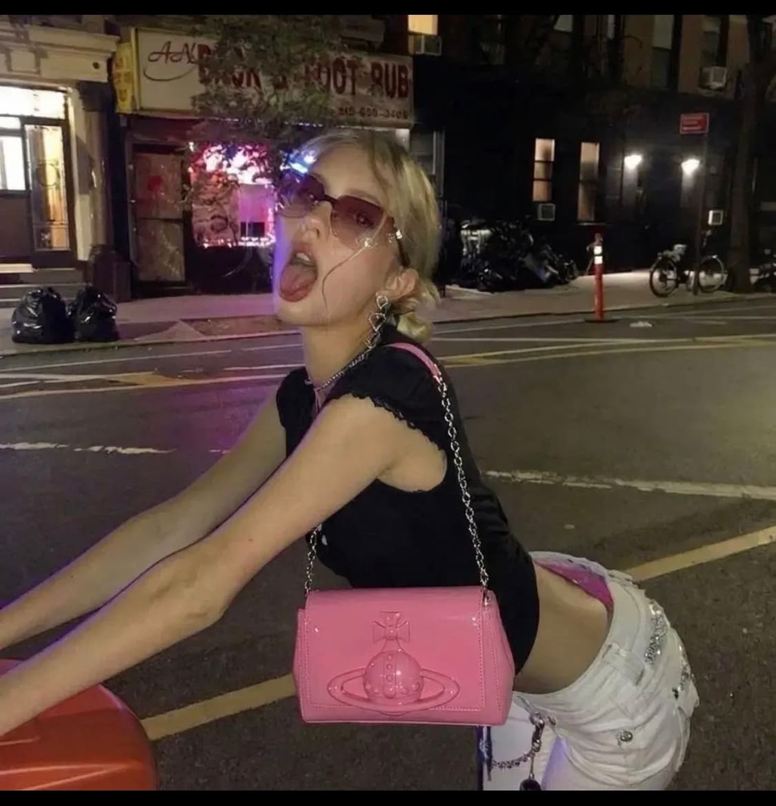 비비안웨스트우드 핑크 헤이즐 미디움 숄더백 상품이미지1