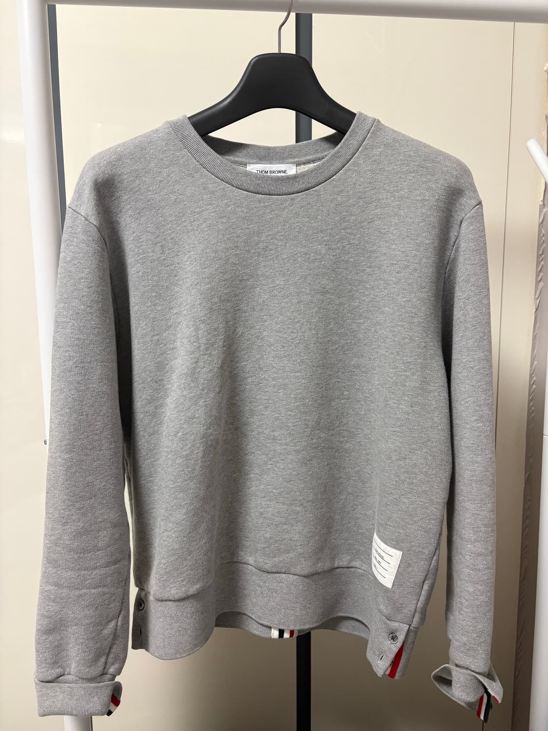 톰브라운 백삼선 그레이 맨투맨 4사이즈 상품이미지2