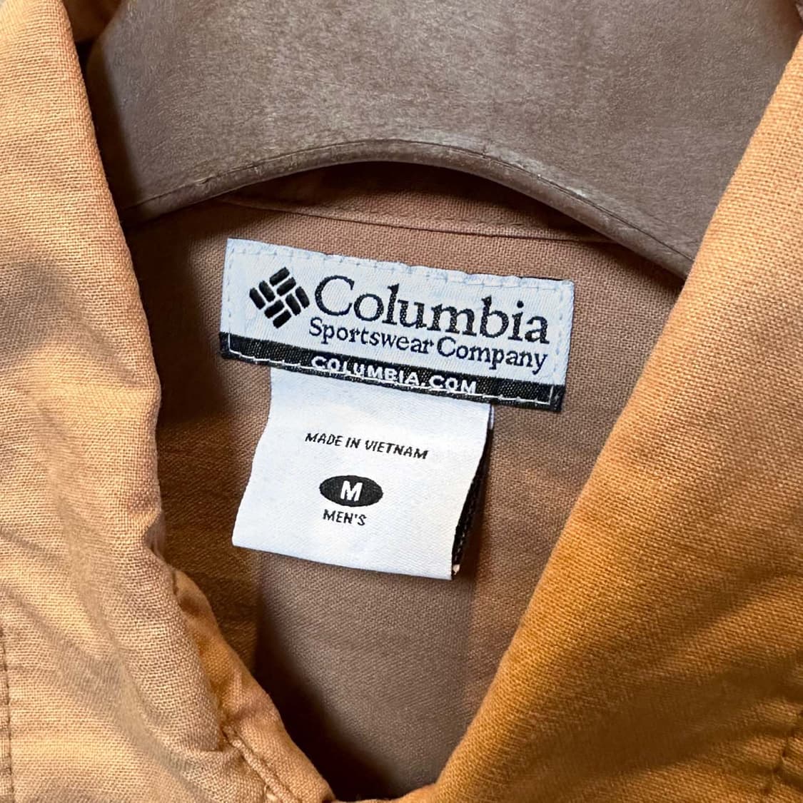 컬럼비아 긴팔 워크 셔츠 앞면 로고 배색 원포켓 디테일 카멜 베이지 상품이미지7