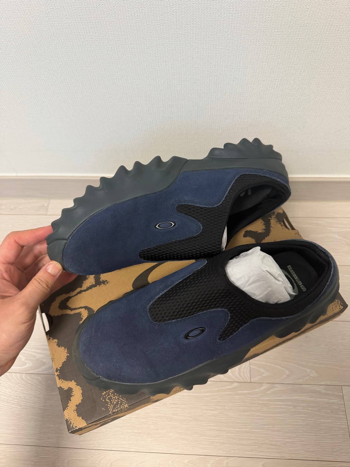 오클리 x 브레인 데드 팩토리 팀 찹 쏘우 뮬 네이비 280 상품이미지3