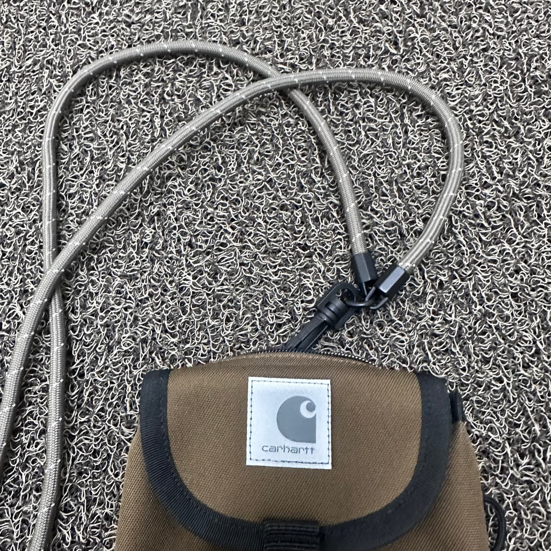 칼하트 미니 크로스백 가방 상품이미지4