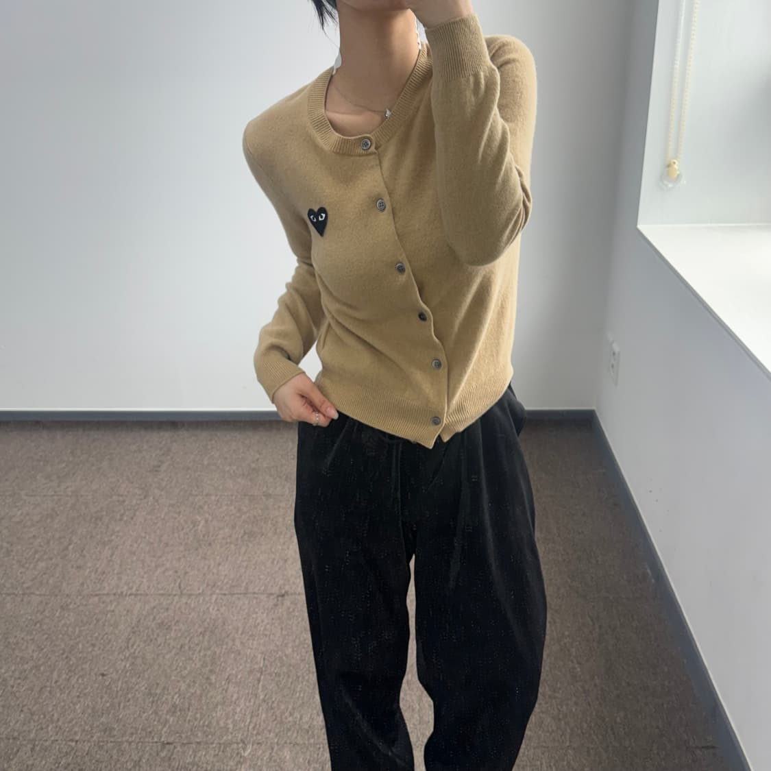 Comme des garcons 꼼데가르송 블랙 와펜 베이지 가디건  상품이미지2