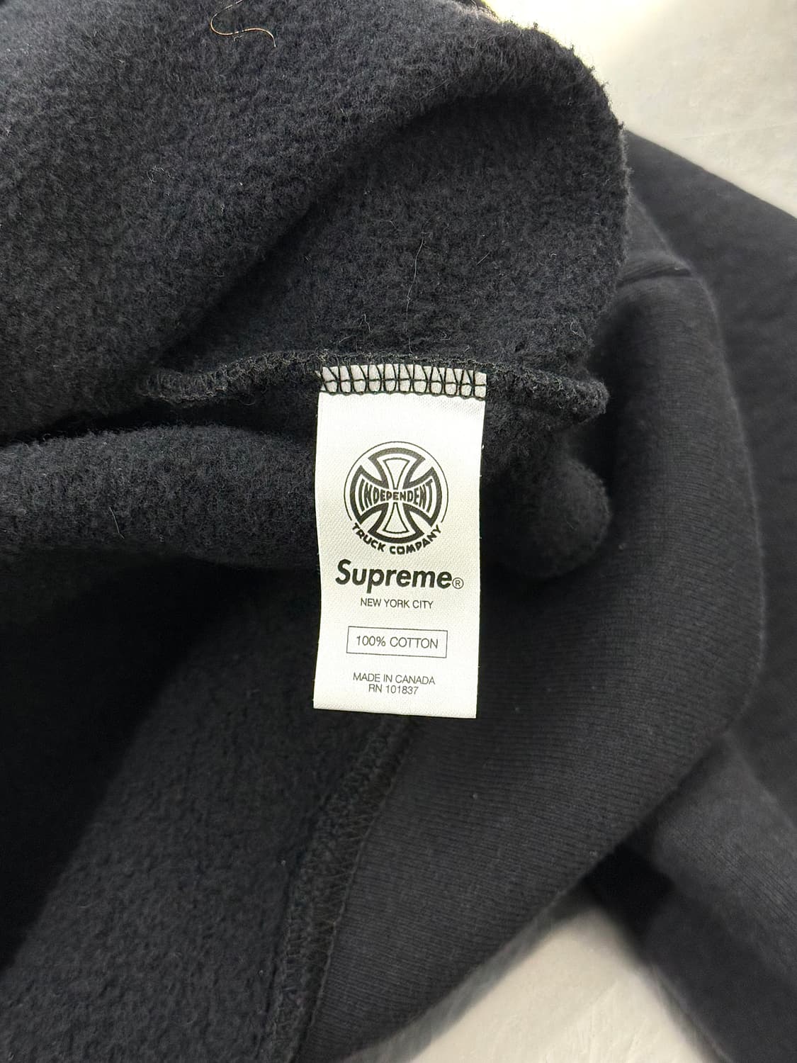 슈프림 17ss 인디펜던트 블랙 크루넥 스웨트 셔츠 상품이미지9
