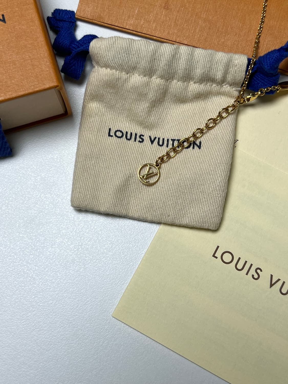 [정품] 루이비통 에센셜 V 골드 목걸이 상품이미지5