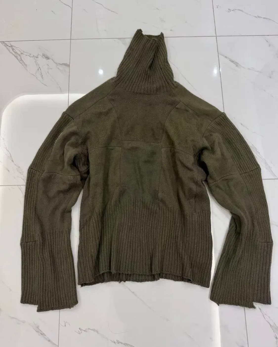 [L] 발렌시아가 업사이클링 삭스 스웨터 상품이미지4