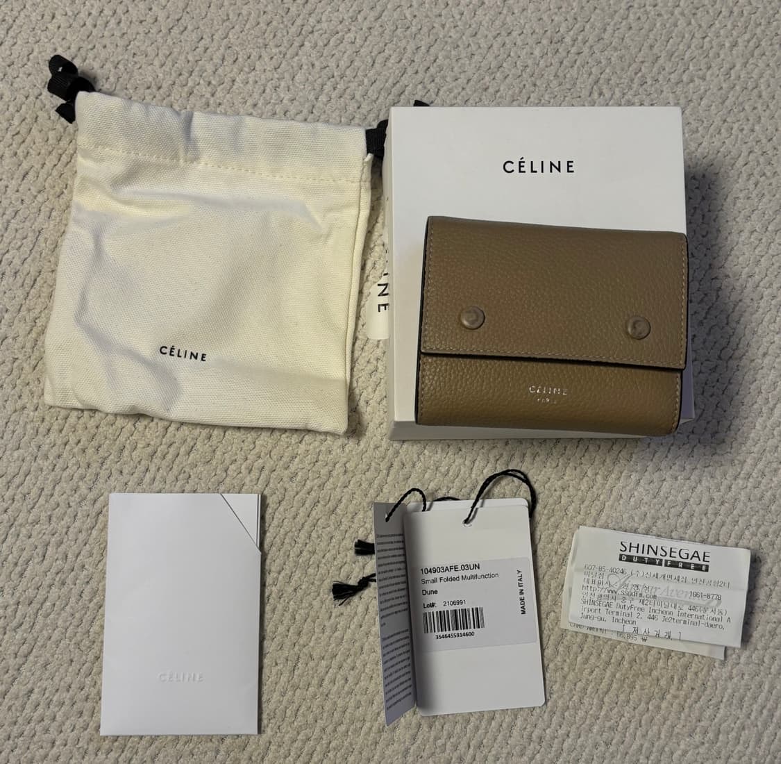 셀린느 스몰 폴디드 멀티 펑션 지갑 상품이미지1