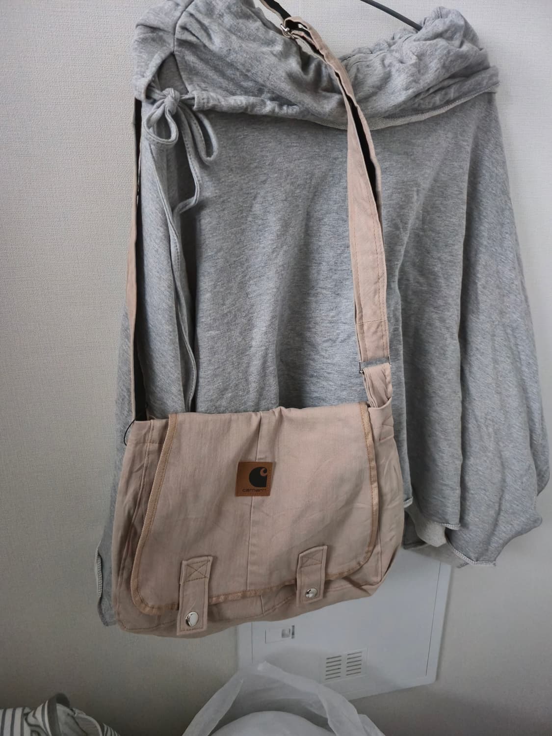 칼하트 가방 크로스백  상품이미지1