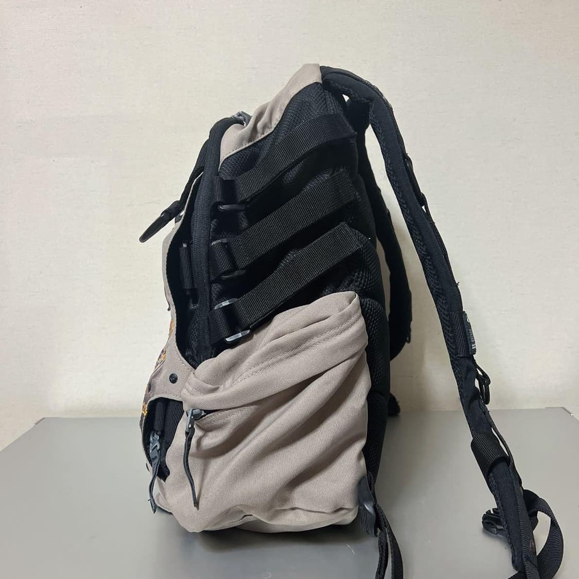 오클리 아카이브 AP 샌드 백팩 상품이미지3