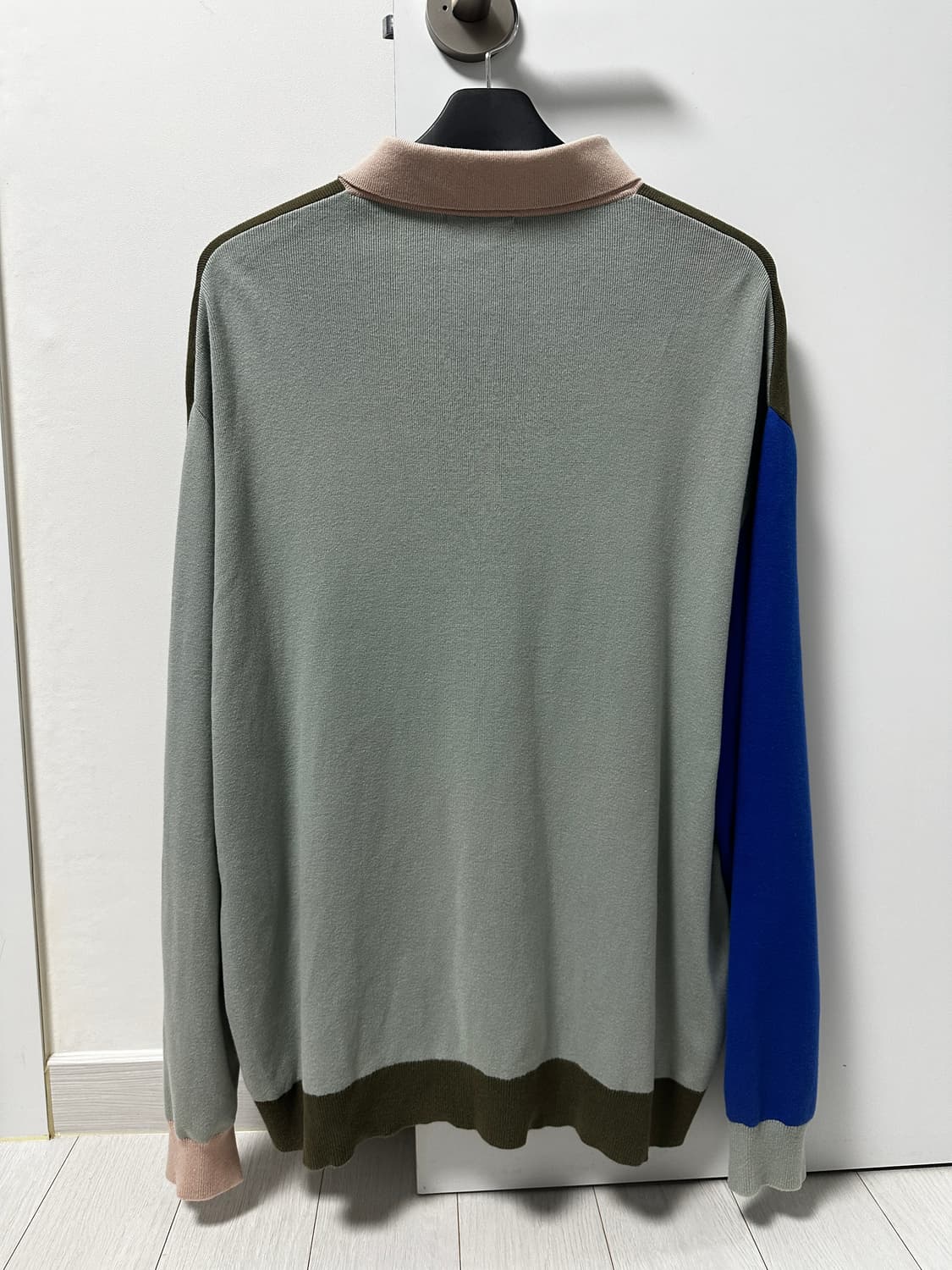 COS 남성 배색 카라 니트 상품이미지7