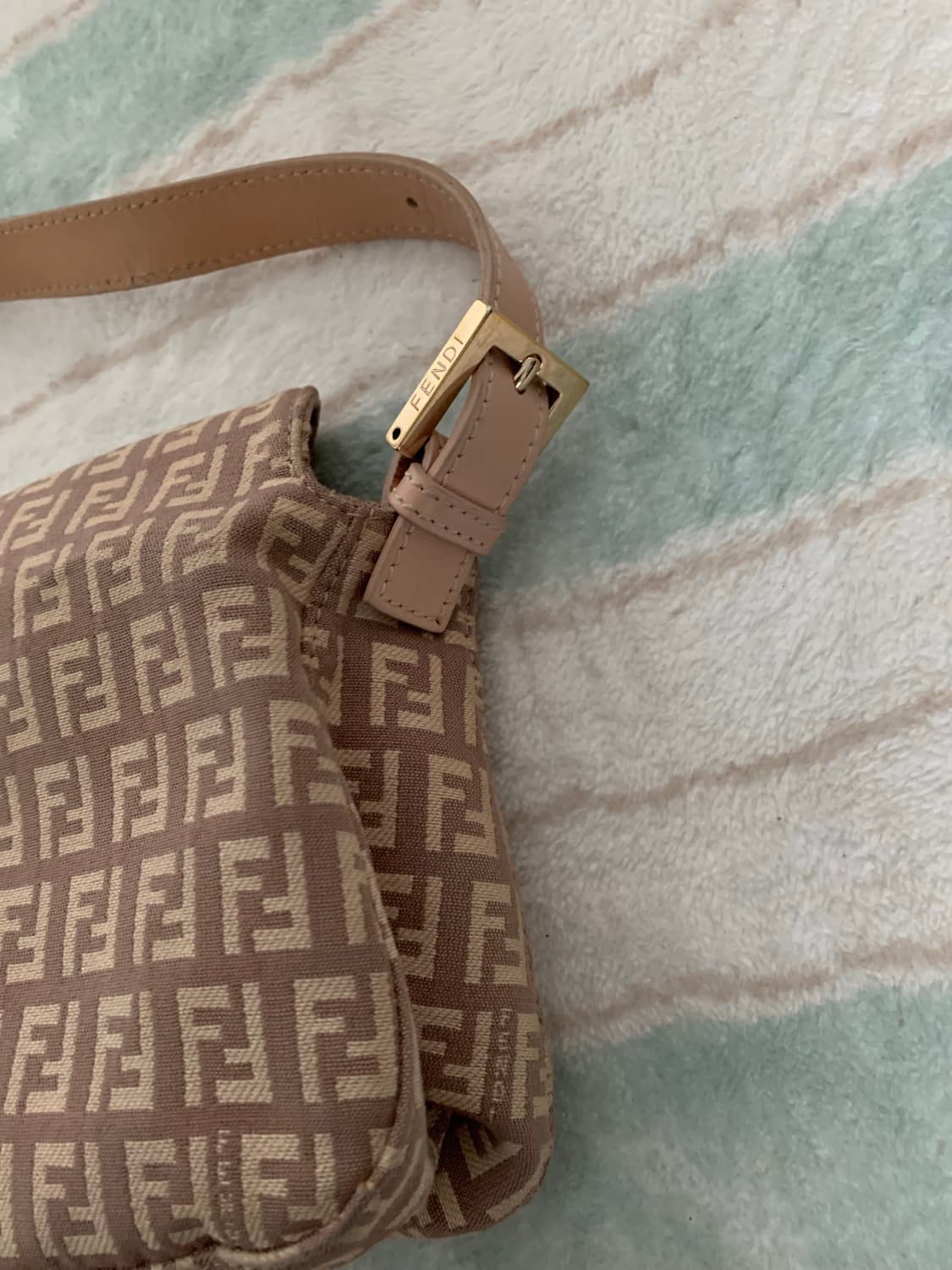 펜디 바게트백 정품 핑크 상품이미지5