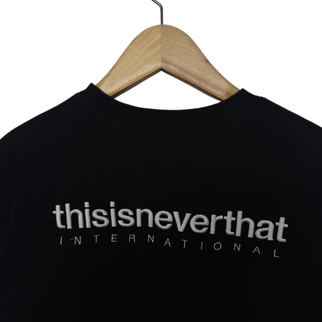 디스이즈네버댓 백 자수로고 맨투맨 상품이미지2