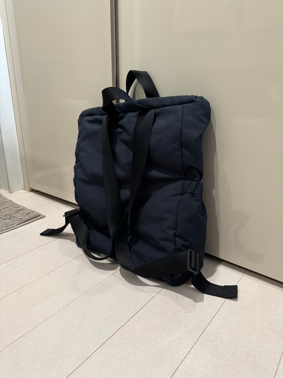 코스(COS) 드로우코드 나일론 백팩 상품이미지3