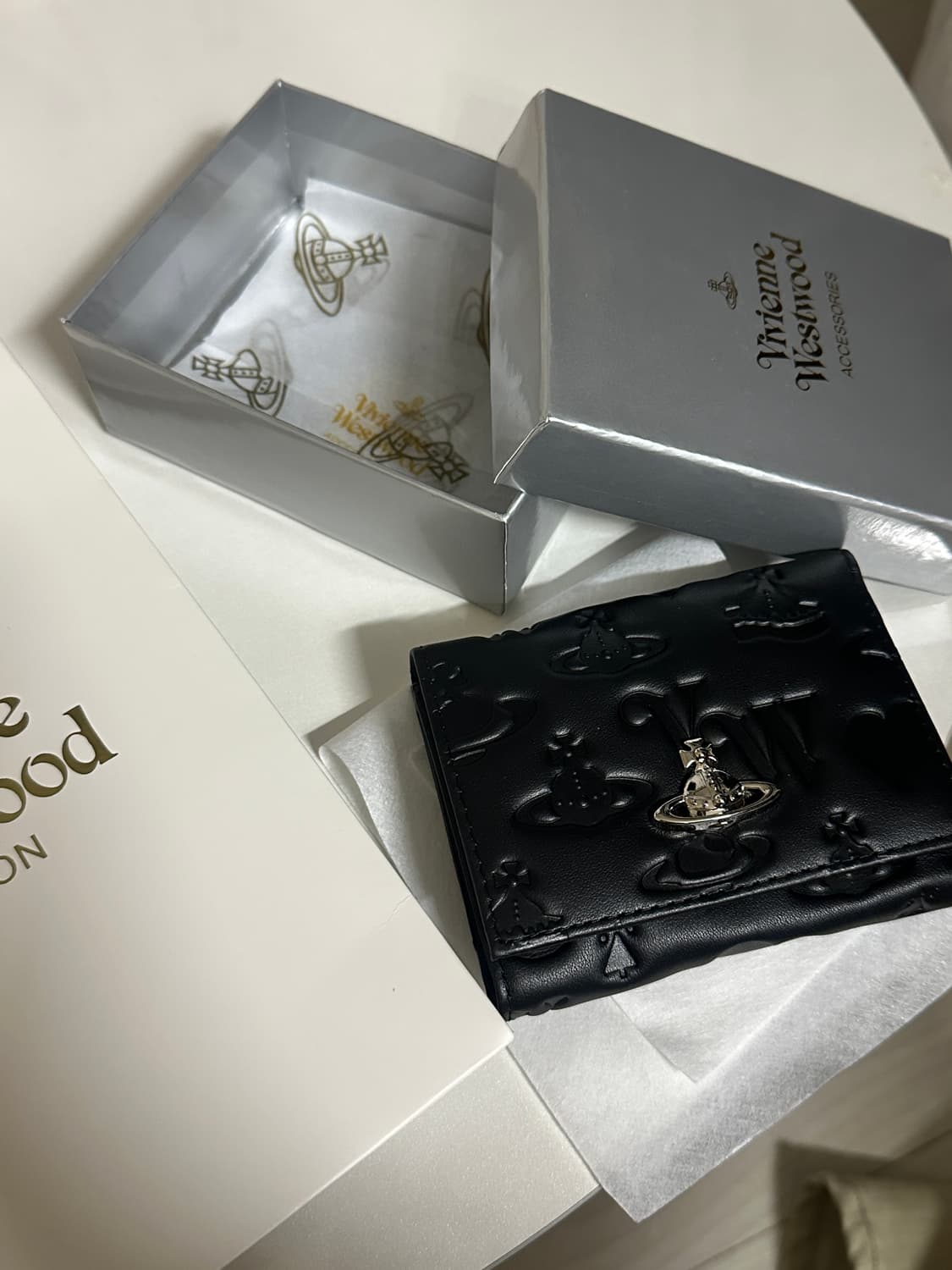 새상품 비비안웨스트우드 아카이브 은장 펀칭 블랙 반지갑 무광 상품이미지1