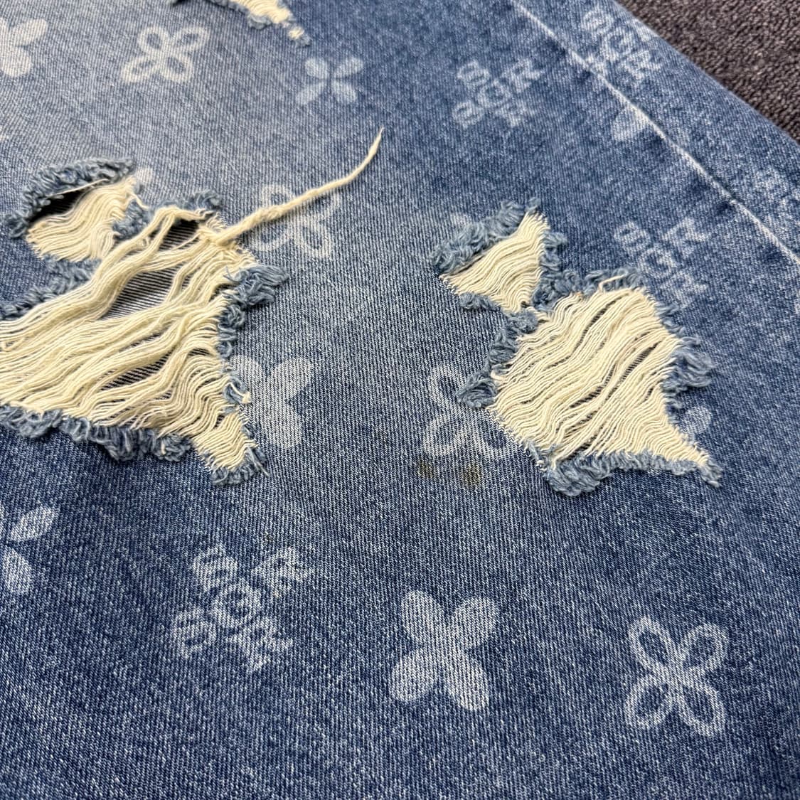 써저리 모노그램 데미지 데님 팬츠 상품이미지9