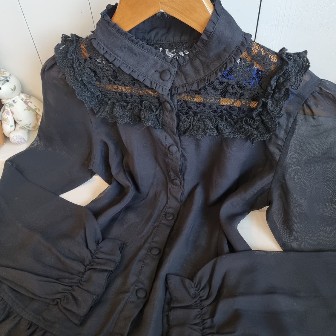 (Ank Rouge앙크루즈) 시스루 레이스 하이넥 블라우스 상품이미지3